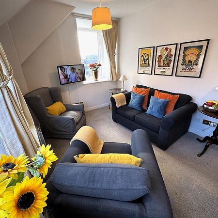 The Courtyard 2 Bedroom Apartments In Central Windsor With Parking Eksteriør bilde