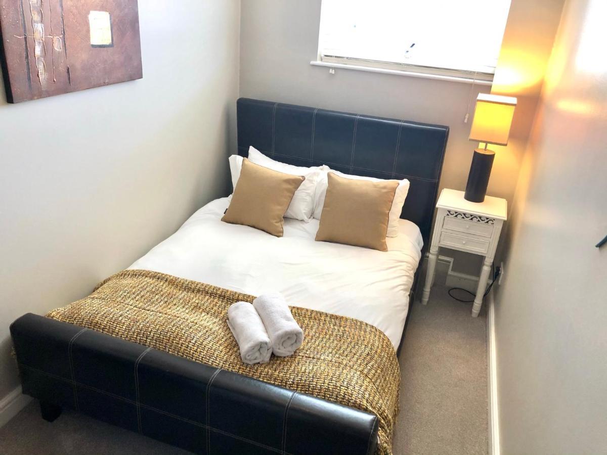 The Courtyard 2 Bedroom Apartments In Central Windsor With Parking Eksteriør bilde