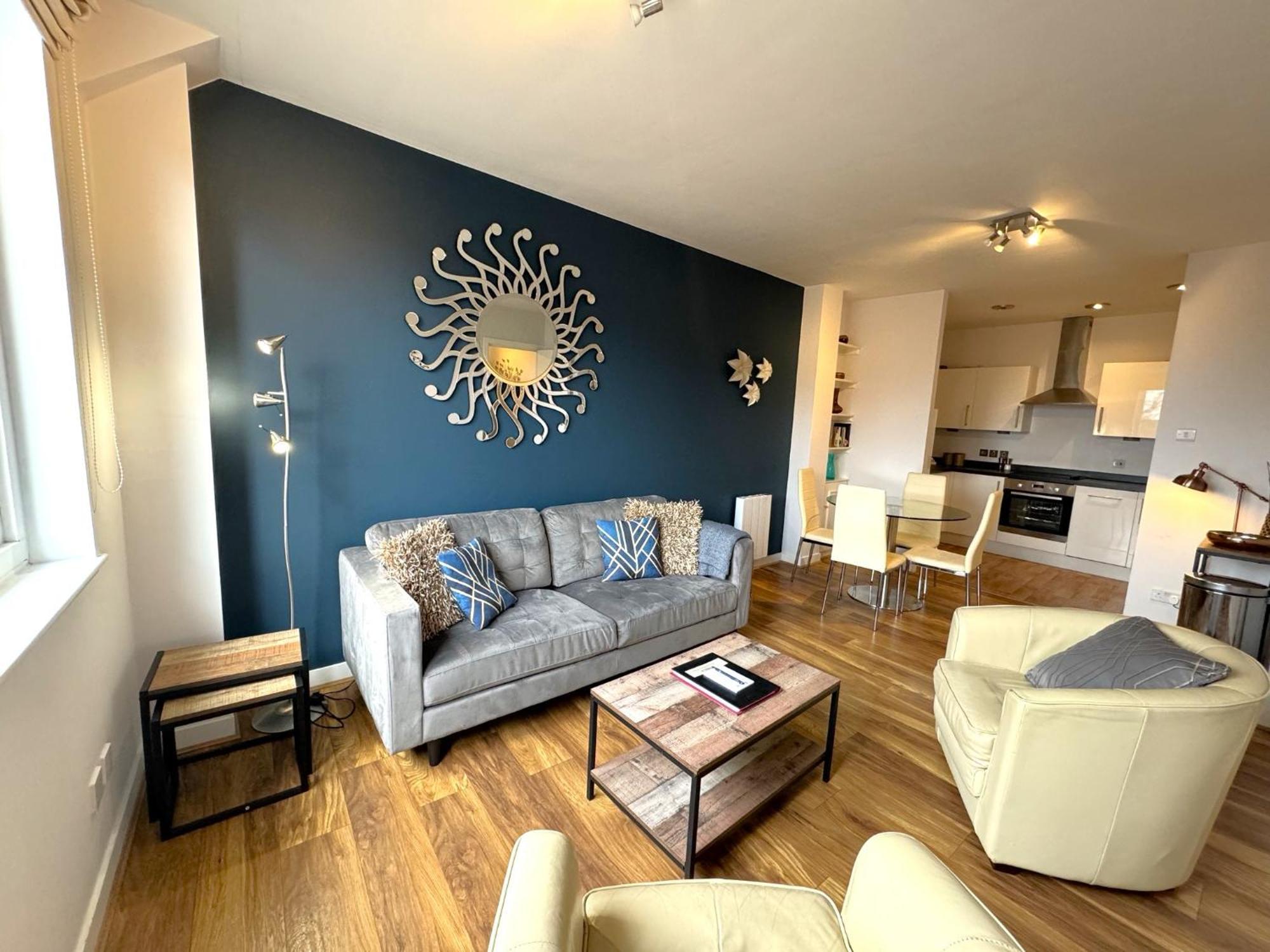 The Courtyard 2 Bedroom Apartments In Central Windsor With Parking Eksteriør bilde