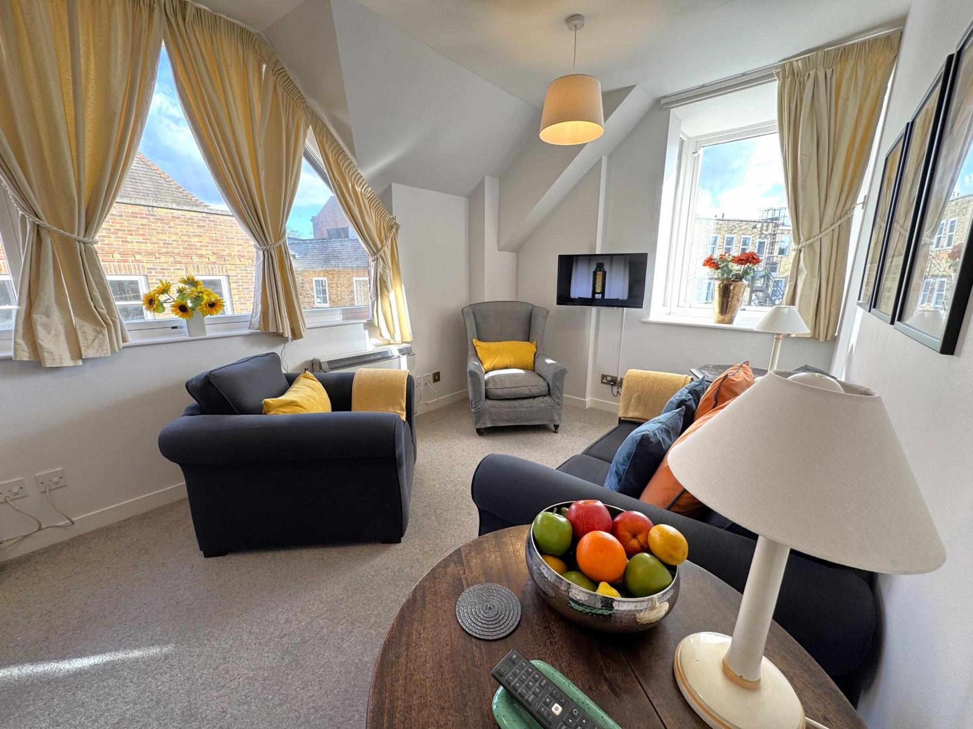 The Courtyard 2 Bedroom Apartments In Central Windsor With Parking Eksteriør bilde