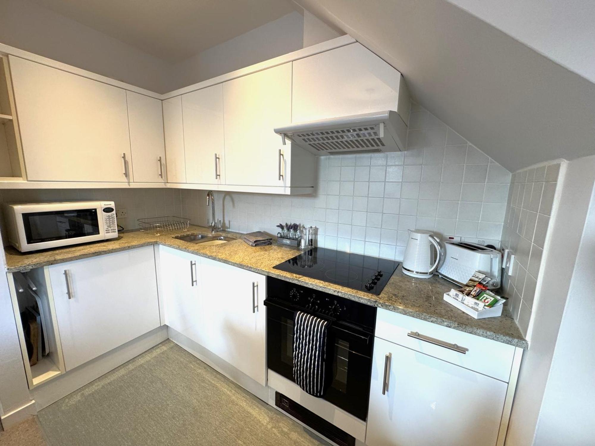 The Courtyard 2 Bedroom Apartments In Central Windsor With Parking Eksteriør bilde