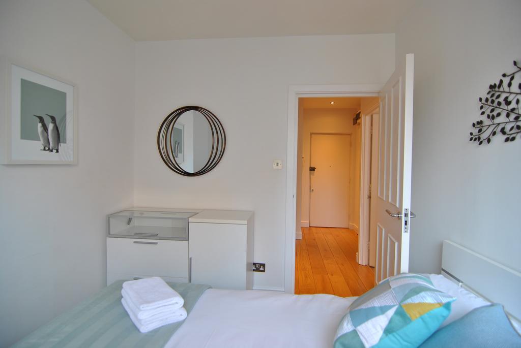 The Courtyard 2 Bedroom Apartments In Central Windsor With Parking Eksteriør bilde