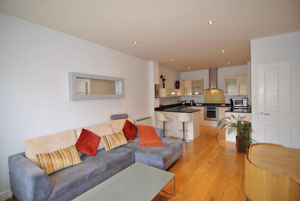 The Courtyard 2 Bedroom Apartments In Central Windsor With Parking Eksteriør bilde