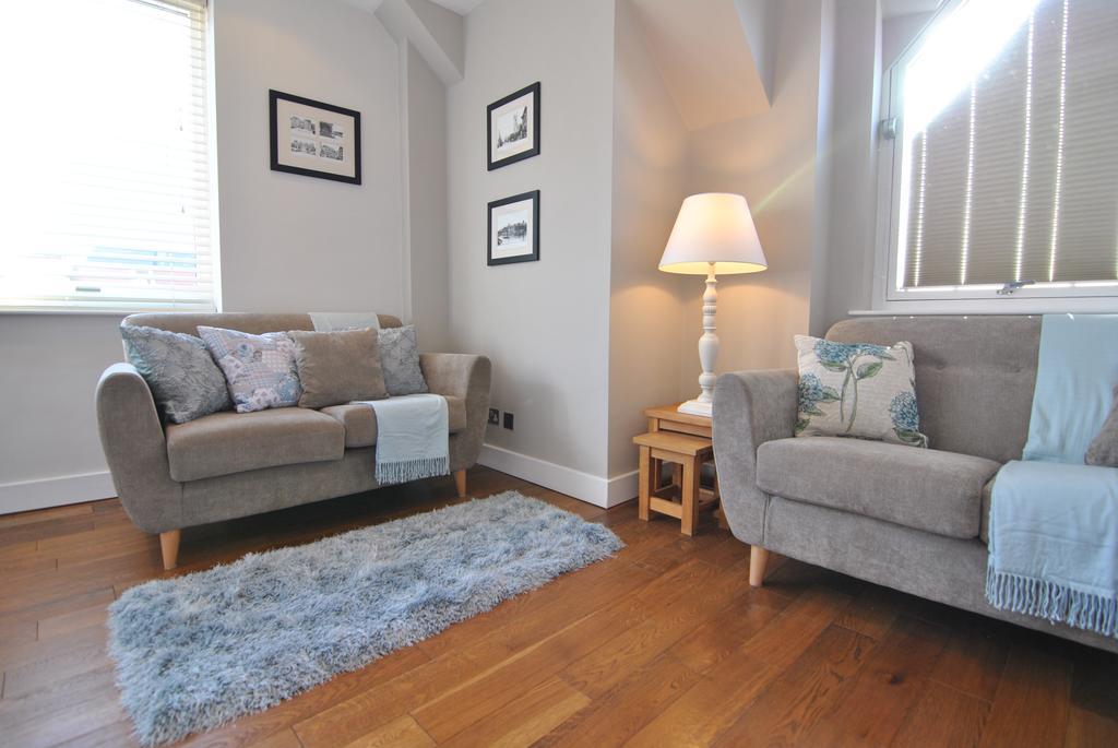 The Courtyard 2 Bedroom Apartments In Central Windsor With Parking Eksteriør bilde