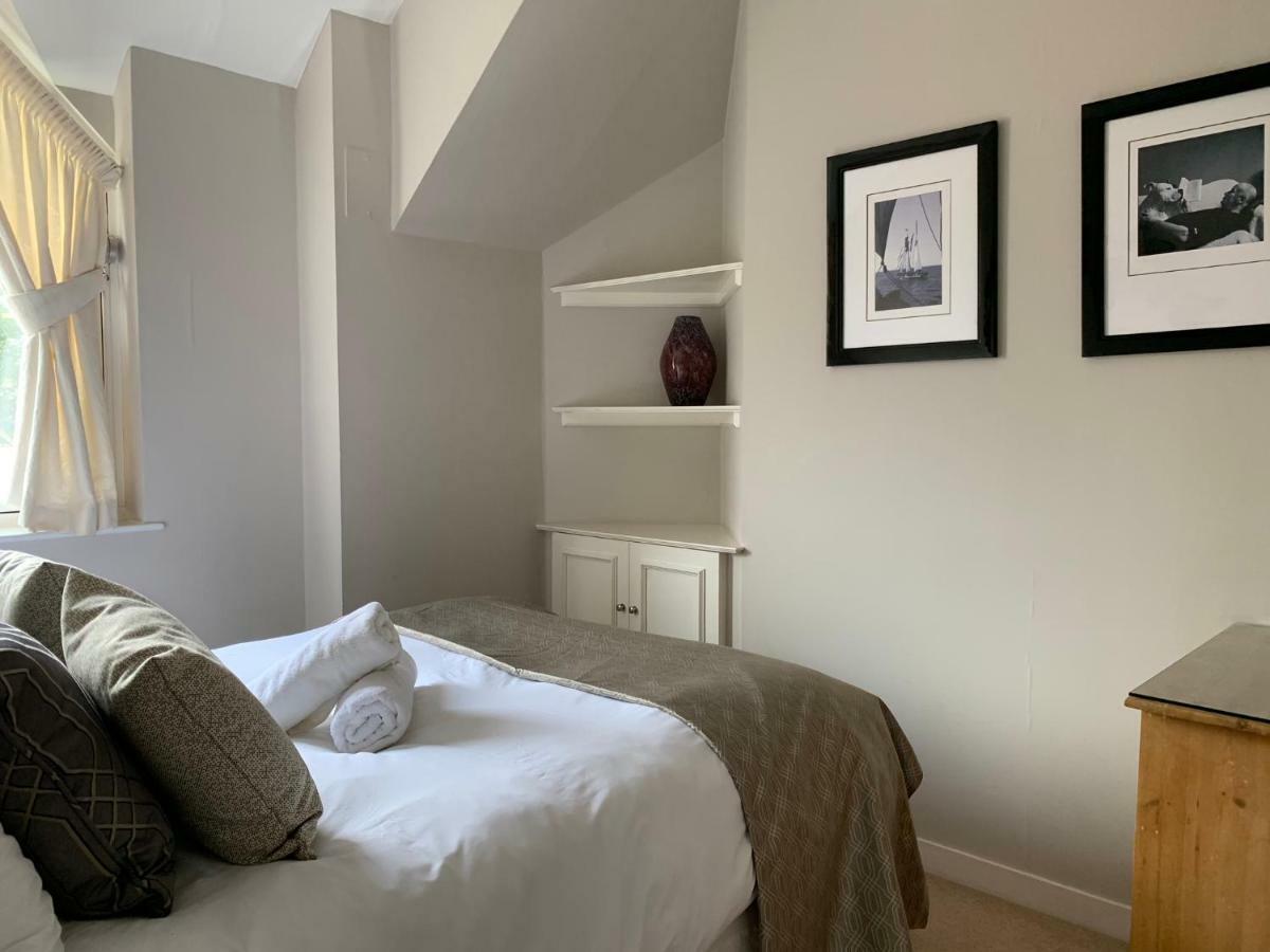 The Courtyard 2 Bedroom Apartments In Central Windsor With Parking Eksteriør bilde