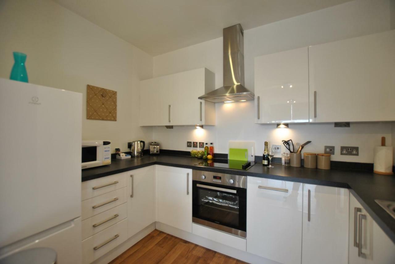 The Courtyard 2 Bedroom Apartments In Central Windsor With Parking Eksteriør bilde